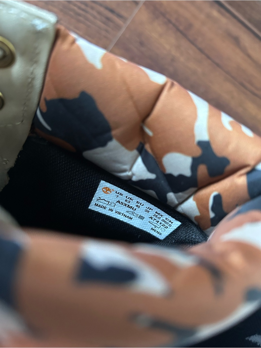 Timberland 6" Premium Boots – Light Beige Nubuck/Orange Camo - Picture 7 of 7